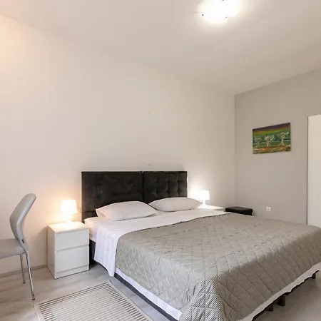 Apartment Jupiter Kastel With Swimming Pool *