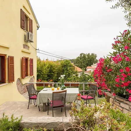 Apartment Kastel *
