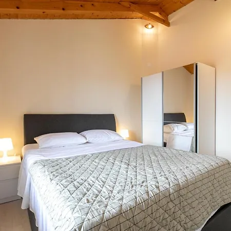 Apartment Kastel Pula