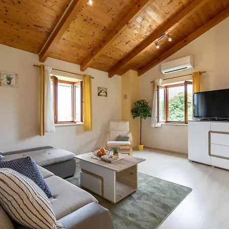 Apartment Kastel Pula