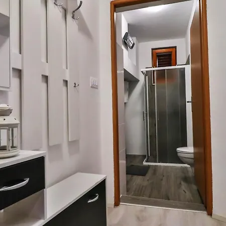 Jupiter Kastel With Swimming Pool Apartment Pula