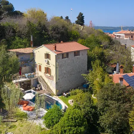 Kastel Apartment *