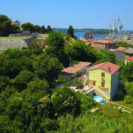 Apartment Kastel Pula