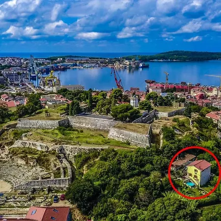 Jupiter Kastel With Swimming Pool Apartment Pula
